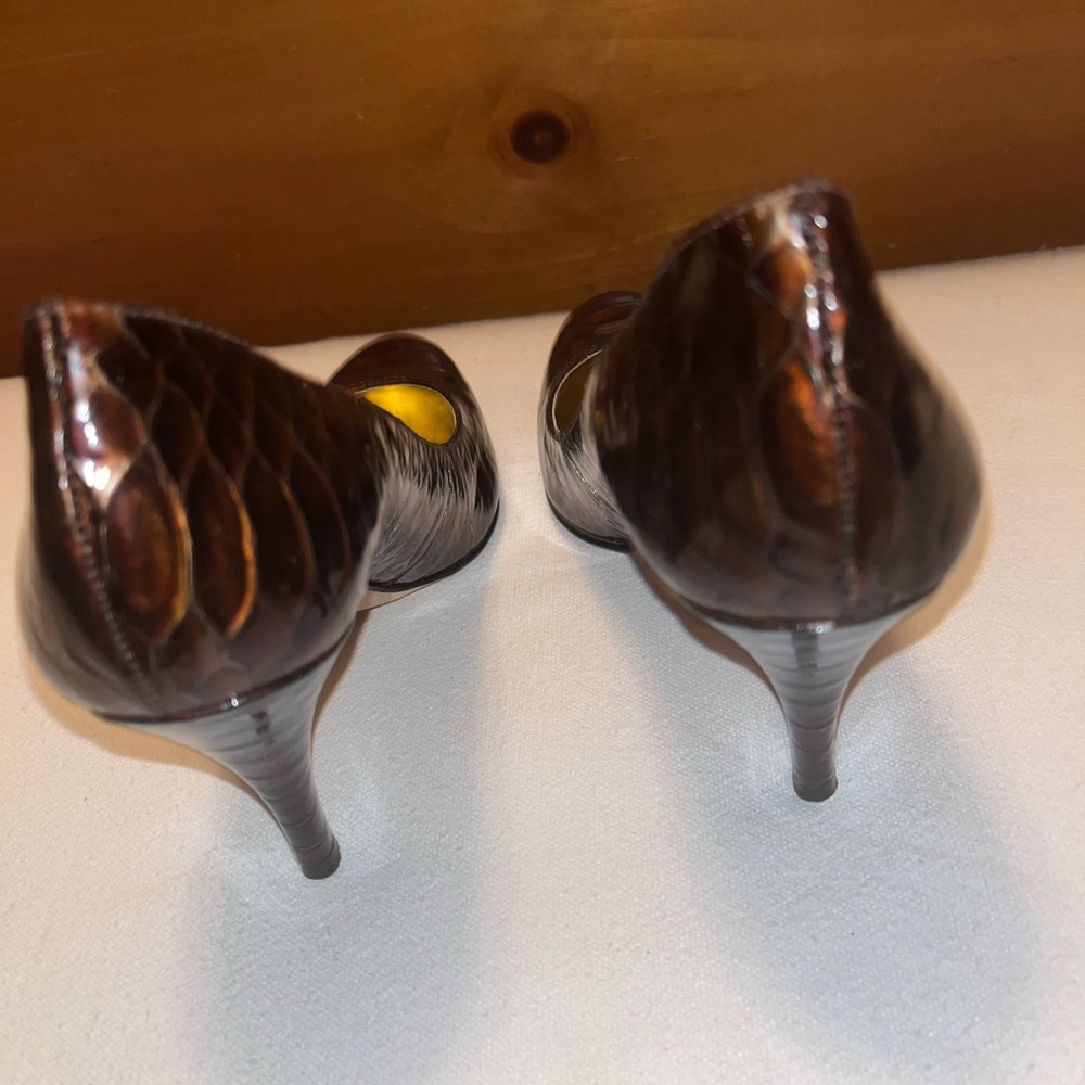 Antonio Melani Brown Leather Pumps, Size 7 Medium - Picture 3 of 6